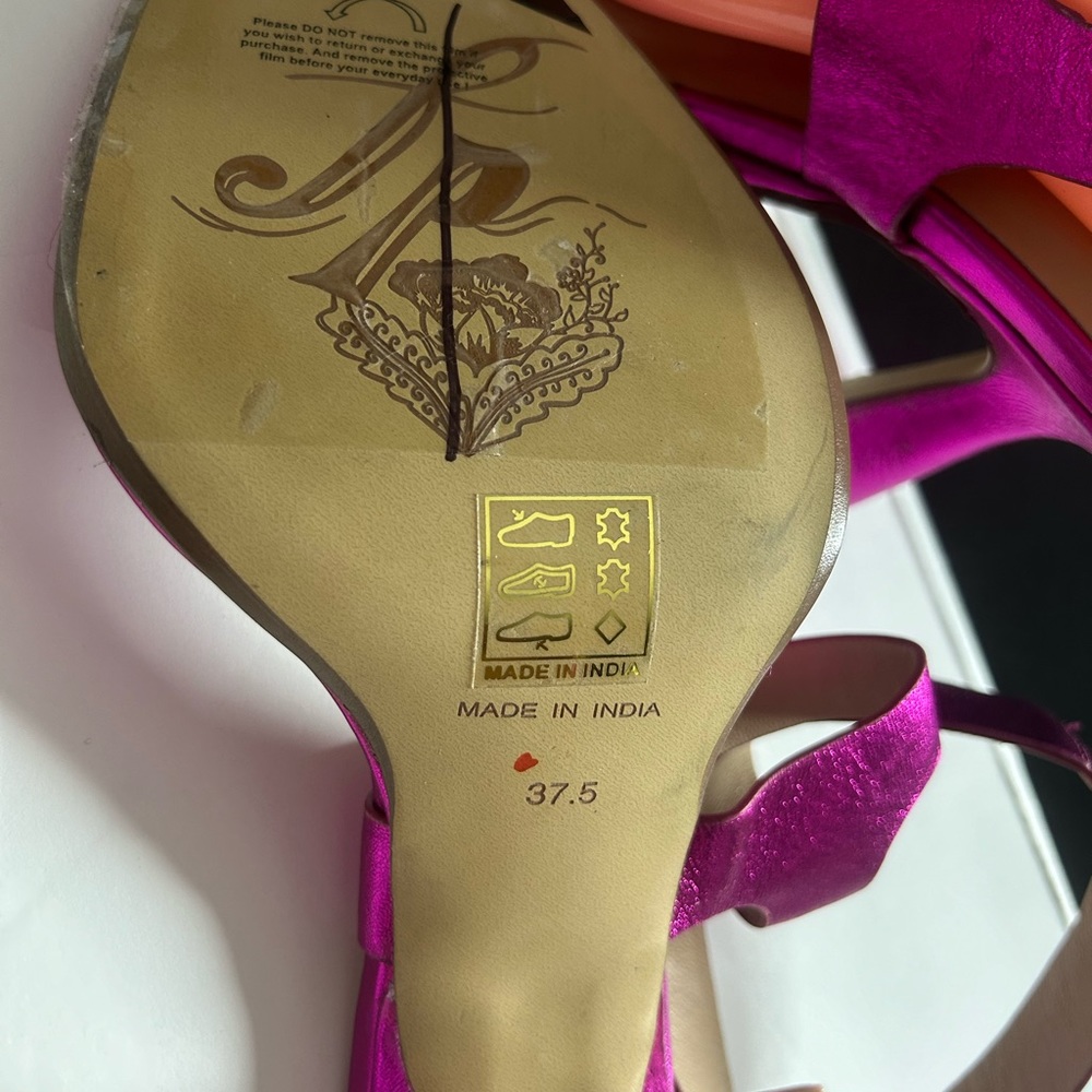New Free People Candice Heels Metallic magenta pink
Size: 7 1/2 or 9 1/2 - Picture 8 of 12